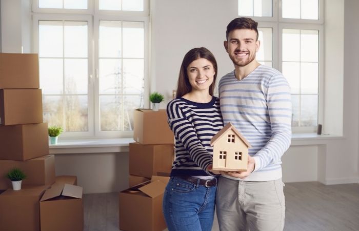 casal comprando a casa